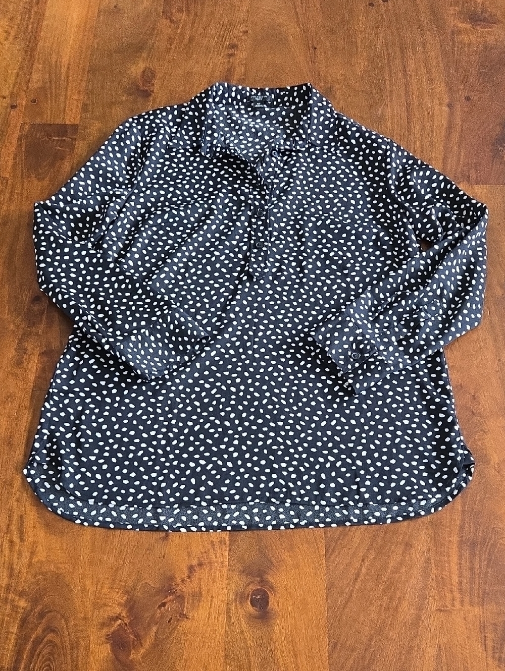 Ann Taylor Black and White Dot Button-Front Roll Sleeve Blouse Size 6 Petite